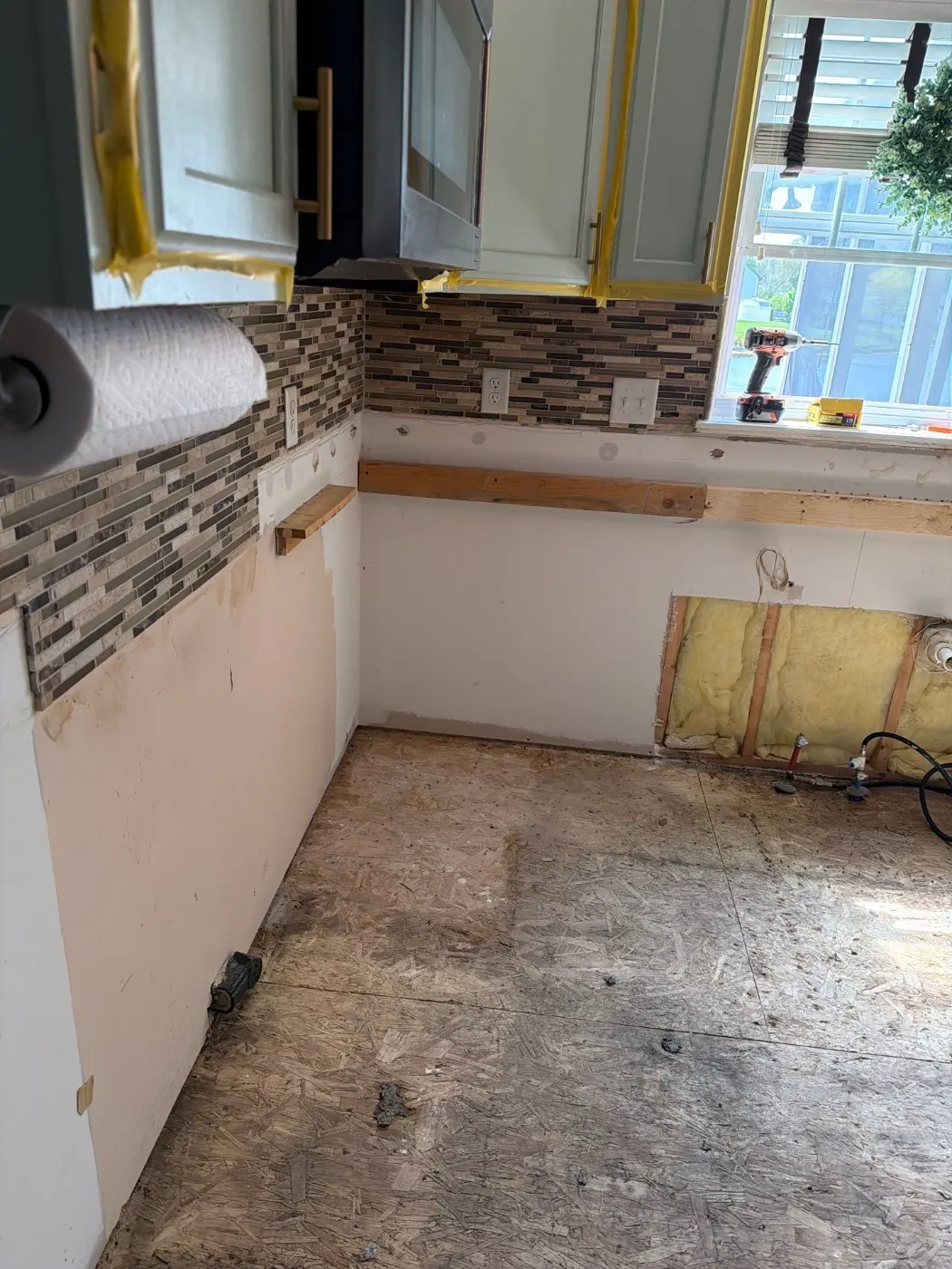Containment setup for mold remediation in Pendleton home